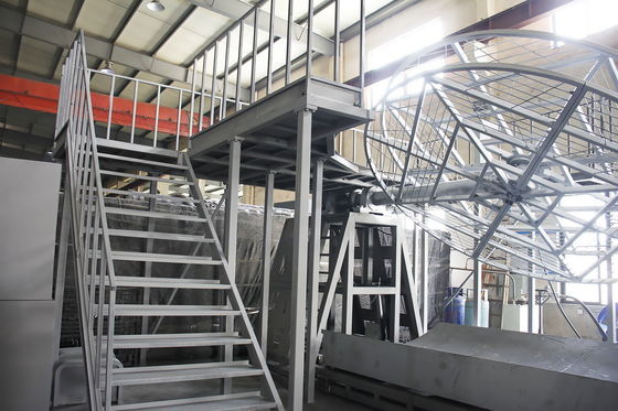 Sistema de control PLC Máquina de moldeo rotativo de tipo transbordador de ahorro de energía Máquina profesional para la fabricación de tanques de agua.