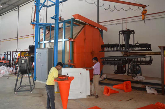 Máquina de moldeado por rotación a presión de acumulador